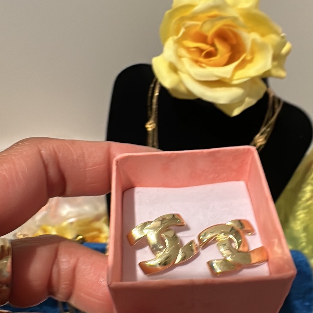 Real 18K Gold Earrings “SOLD”